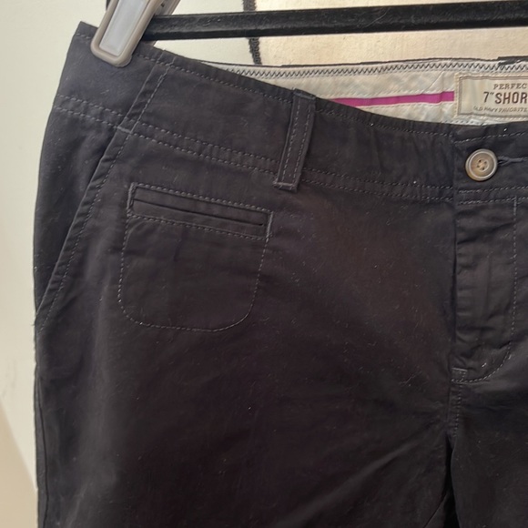 Old Navy Perfect Shorts Chino Shorts - Picture 3 of 15